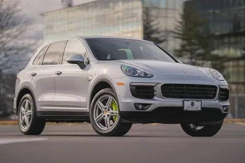 2016 Porsche Cayenne S E-Hybrid AWD photo