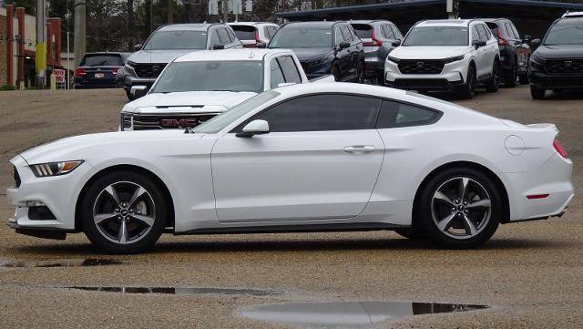 2016 Ford Mustang V6 RWD photo