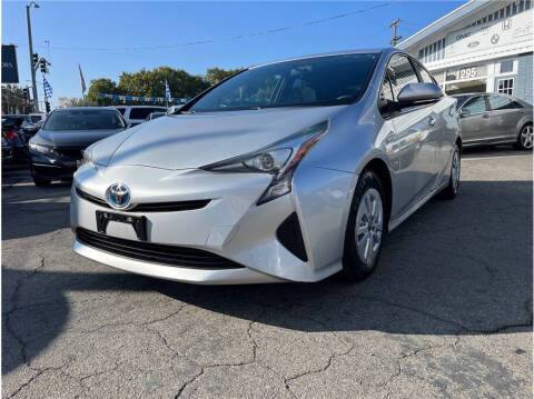2016 Toyota Prius Two FWD photo