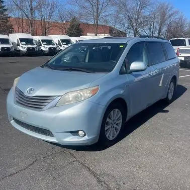 2016 Toyota Sienna XLE AWD photo
