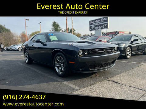 2016 Dodge Challenger SXT RWD photo