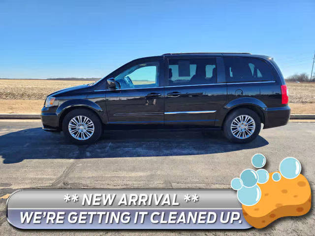 2015 Chrysler Town and Country Touring-L FWD photo