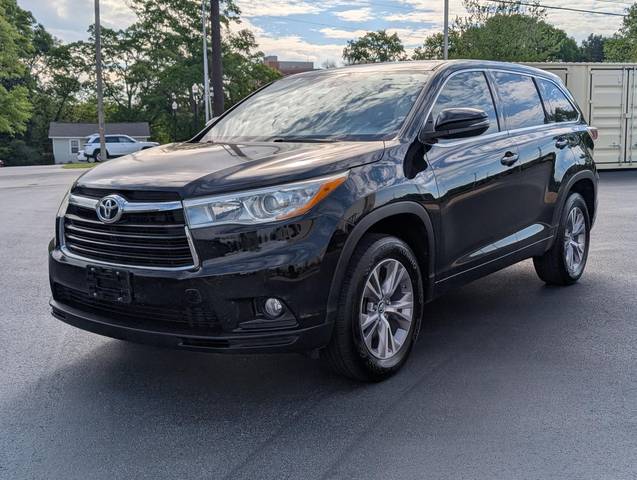 2016 Toyota Highlander LE Plus FWD photo