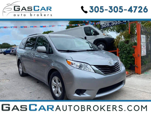 2015 Toyota Sienna LE FWD photo