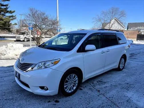 2016 Toyota Sienna XLE FWD photo