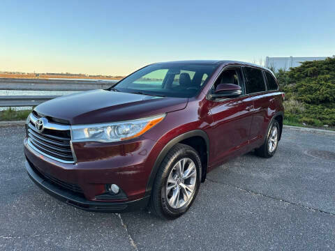 2016 Toyota Highlander LE AWD photo