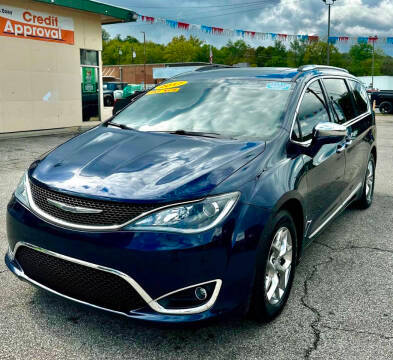 2017 Chrysler Pacifica Minivan Limited FWD photo