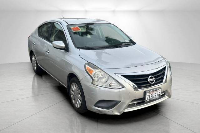 2016 Nissan Versa SV FWD photo