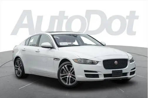 2017 Jaguar XE 35t Premium AWD photo
