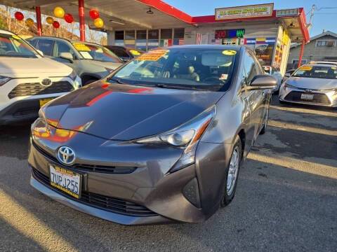 2016 Toyota Prius Three FWD photo