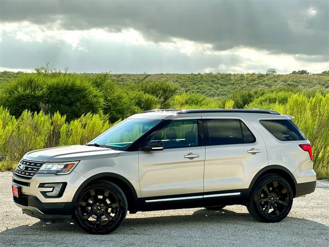 2017 Ford Explorer XLT FWD photo