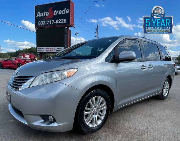 2016 Toyota Sienna XLE FWD photo