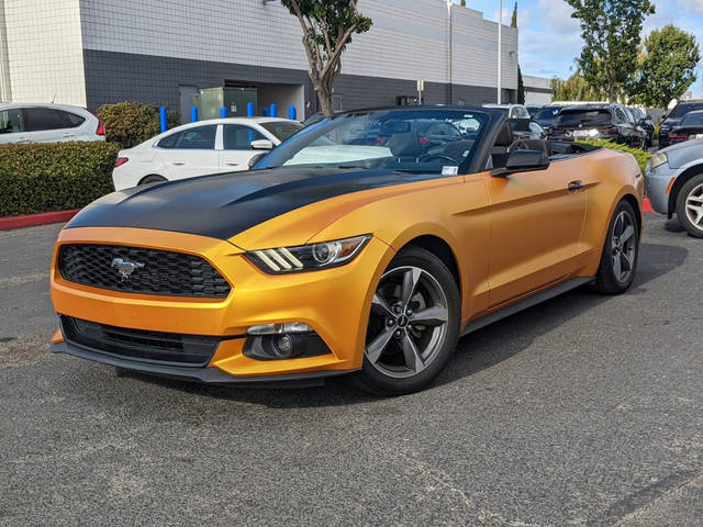 2017 Ford Mustang V6 RWD photo