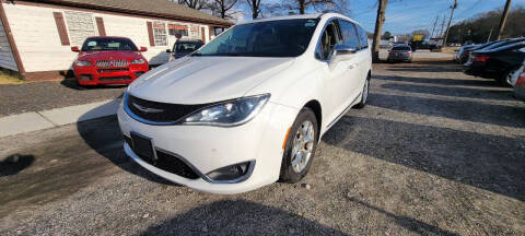 2017 Chrysler Pacifica Minivan Limited FWD photo