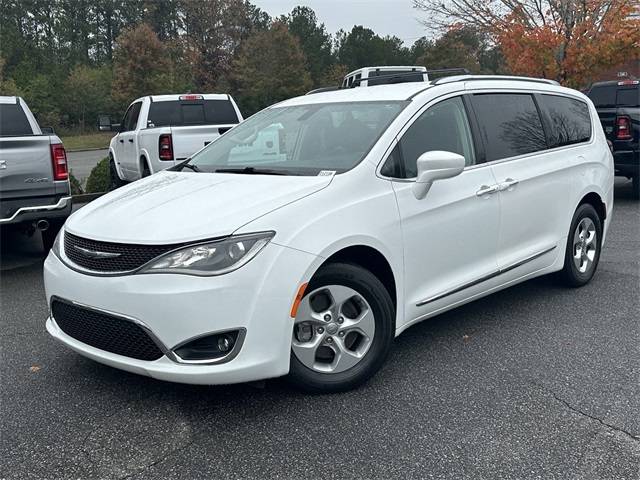 2017 Chrysler Pacifica Minivan Touring-L Plus FWD photo