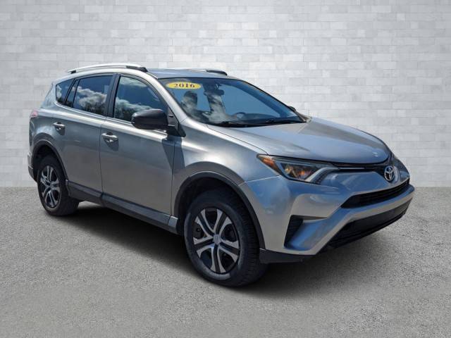 2016 Toyota RAV4 LE FWD photo