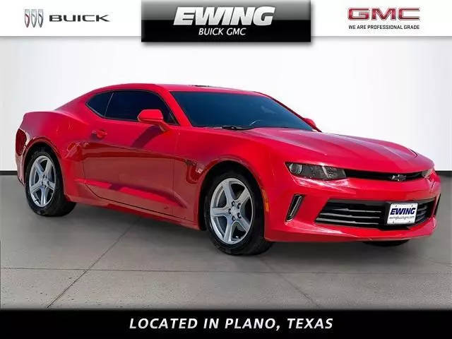 2017 Chevrolet Camaro 1LT RWD photo