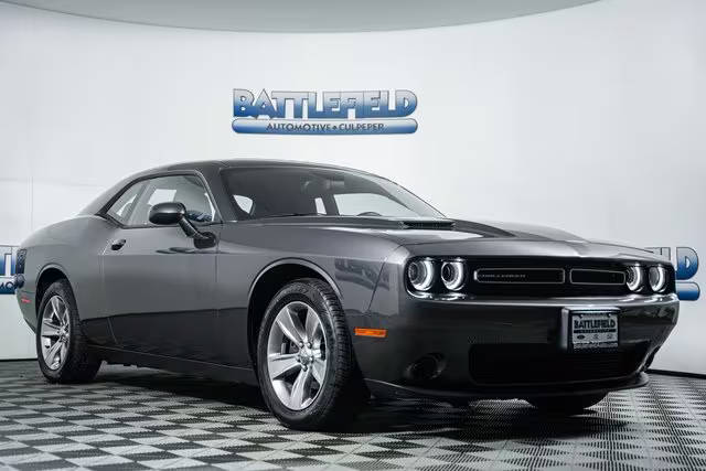 2015 Dodge Challenger SXT RWD photo