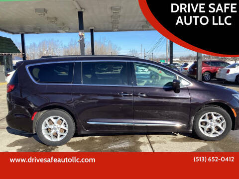 2017 Chrysler Pacifica Minivan Touring-L FWD photo