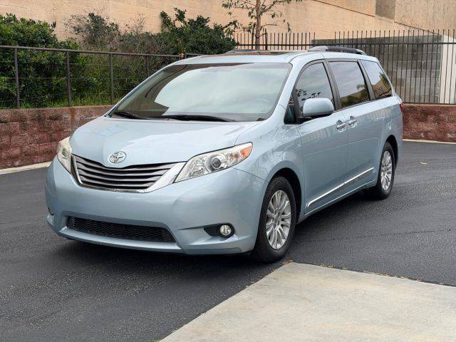 2016 Toyota Sienna XLE Premium FWD photo