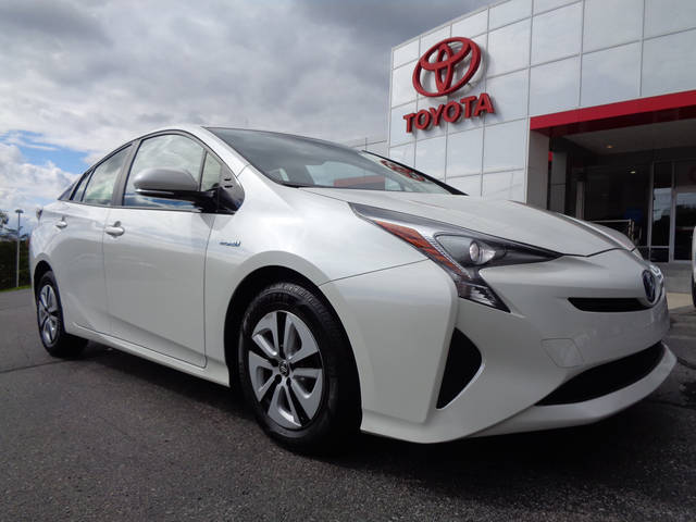 2016 Toyota Prius Four FWD photo