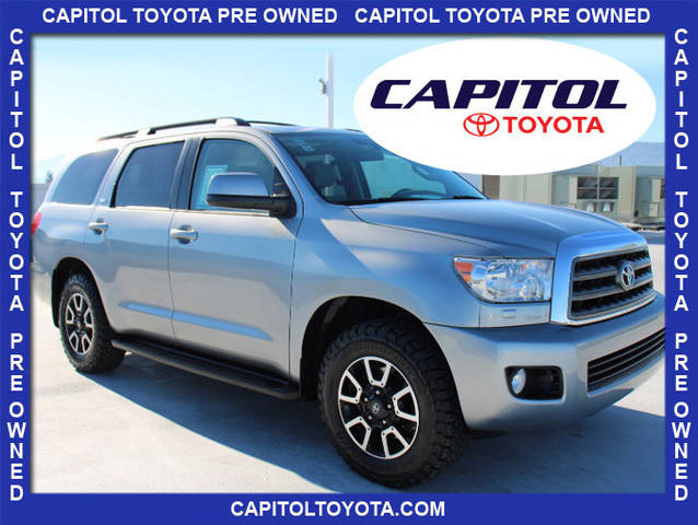 2016 Toyota Sequoia SR5 RWD photo