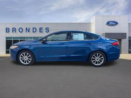 2017 Ford Fusion SE FWD photo