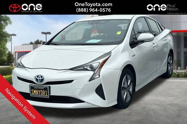 2016 Toyota Prius Four FWD photo