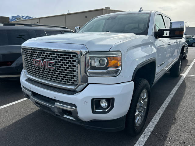 2016 GMC Sierra 2500HD Denali 4WD photo