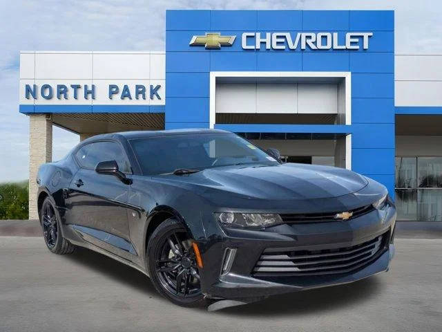 2017 Chevrolet Camaro 1LT RWD photo