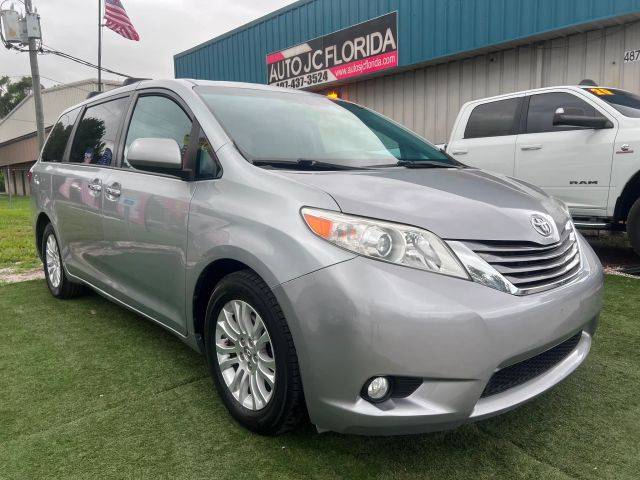 2016 Toyota Sienna XLE FWD photo