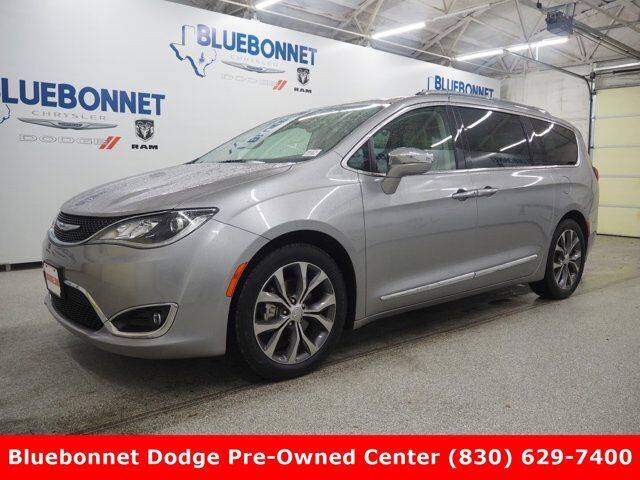 2017 Chrysler Pacifica Minivan Limited FWD photo
