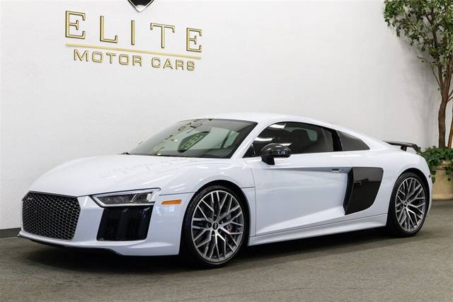 2017 Audi R8 V10 plus AWD photo
