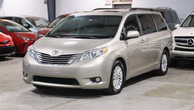 2016 Toyota Sienna XLE FWD photo