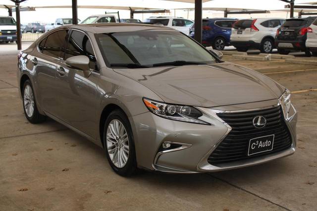 2016 Lexus ES  FWD photo