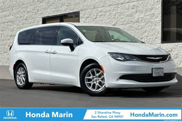 2017 Chrysler Pacifica Minivan Touring FWD photo