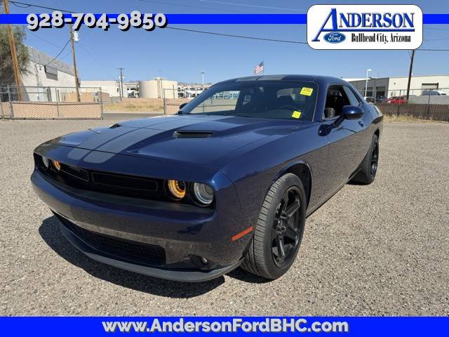 2016 Dodge Challenger SXT RWD photo