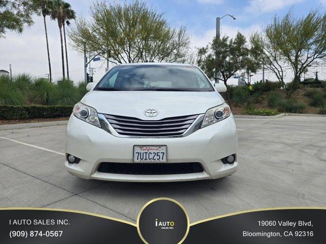 2016 Toyota Sienna XLE FWD photo