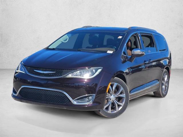 2017 Chrysler Pacifica Minivan Limited FWD photo