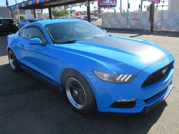 2017 Ford Mustang V6 RWD photo