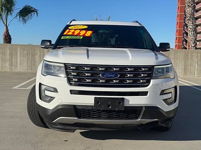 2017 Ford Explorer XLT 4WD photo