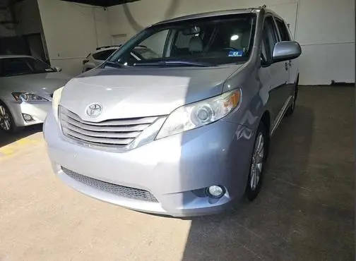 2016 Toyota Sienna XLE Premium AWD photo