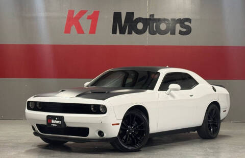 2016 Dodge Challenger SXT Plus RWD photo