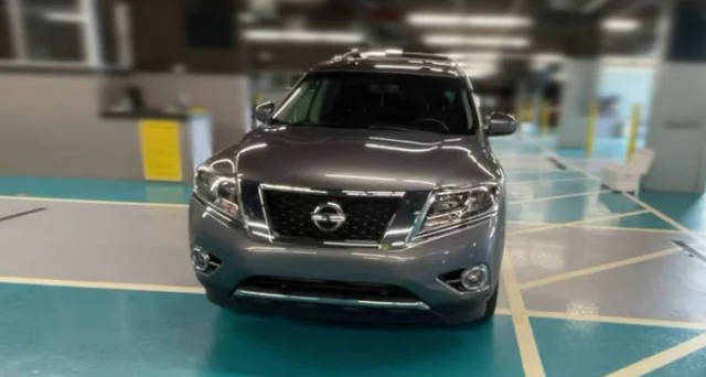 2016 Nissan Pathfinder SV 4WD photo