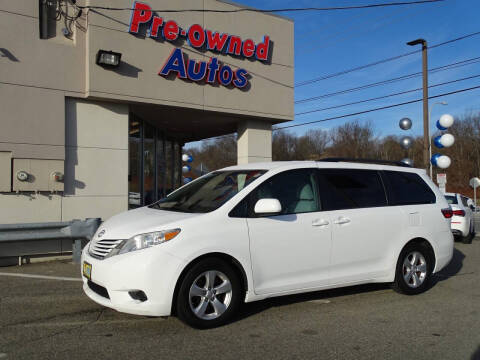 2015 Toyota Sienna LE FWD photo