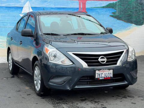 2015 Nissan Versa S FWD photo
