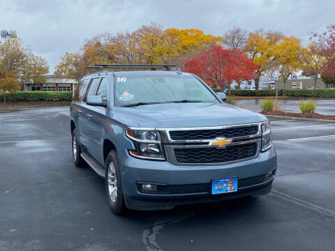 2016 Chevrolet Suburban LT 4WD photo