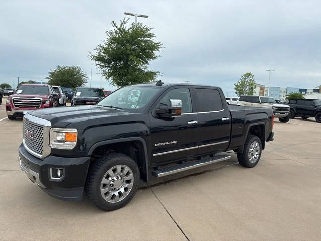 2016 GMC Sierra 2500HD Denali 4WD photo
