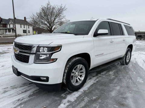 2016 Chevrolet Suburban LT 4WD photo