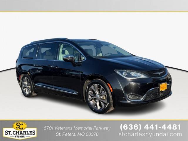 2017 Chrysler Pacifica Minivan Limited FWD photo